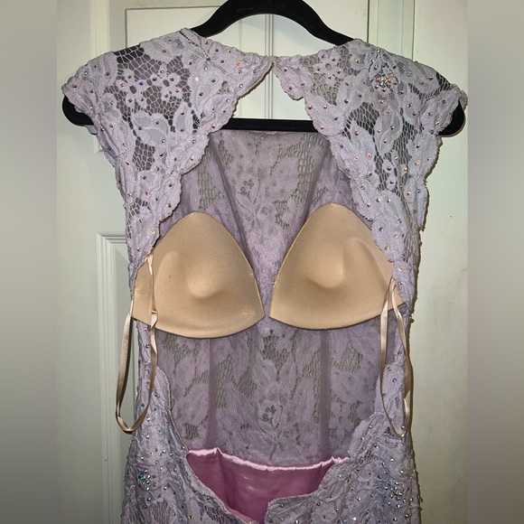 Unnoticeable missing rhinestones, hook broke in back but isnt needed. - Picture 8 of 13